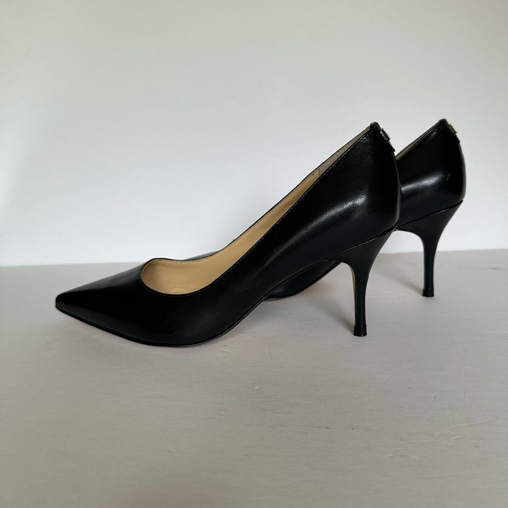 EUC 3” Black Leather Pumps/Heels - Picture 10 of 10